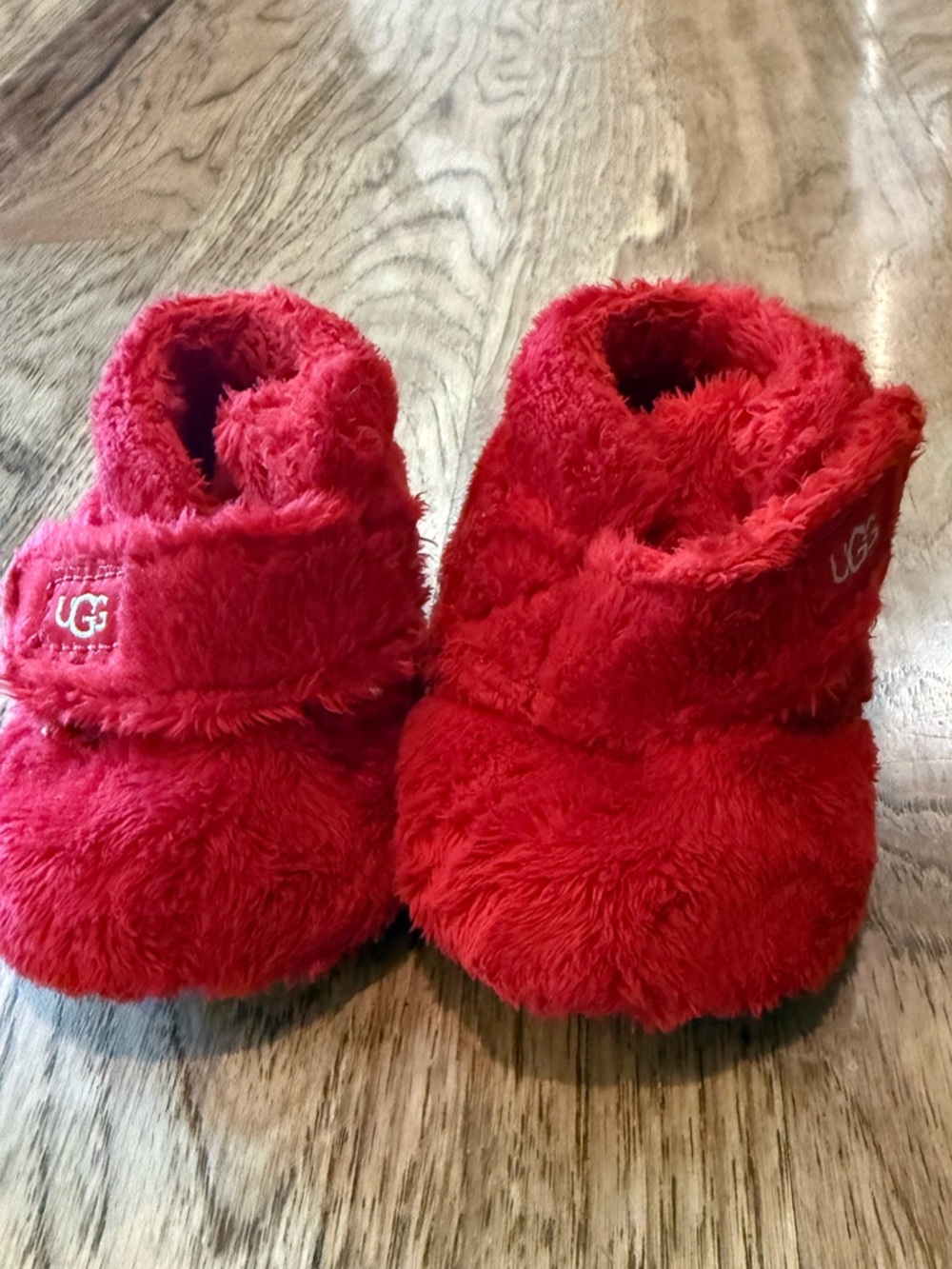 ❤️ Title: Baby UGG Boots Red Fuzzy Newborn Infant Booties EUC ❤️